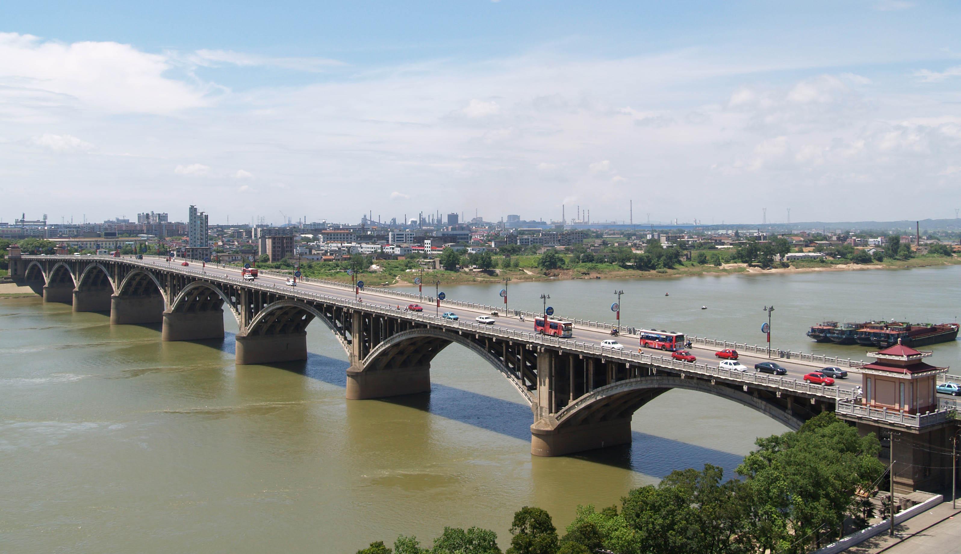 公司承建的湘潭一大橋工程被譽為“千里湘江第一橋”，比長沙市的第一座湘江大橋還早10年，一直以來是湘潭市標志性建筑