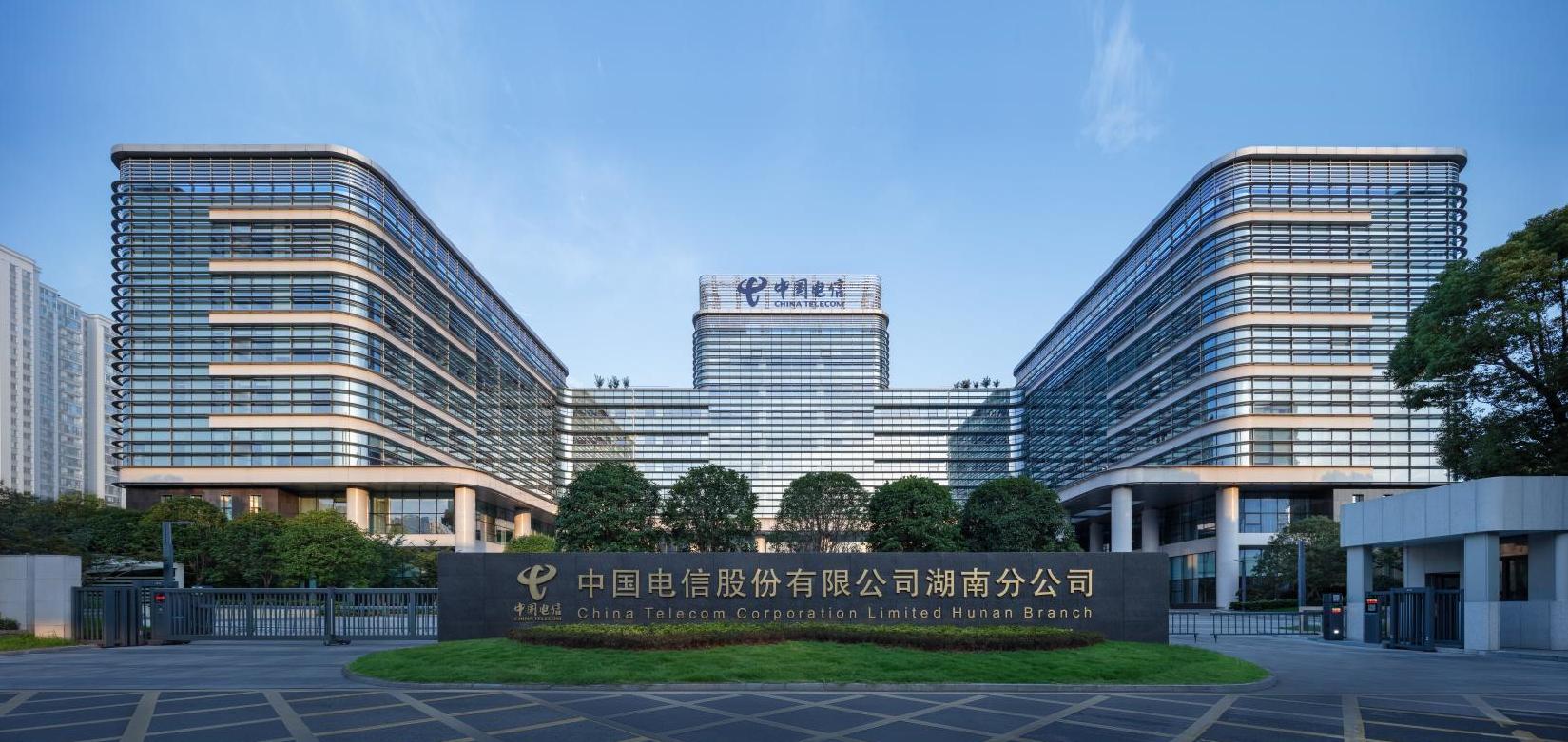 公司承建的湖南信息園（調度大樓、通信機房、地下室、附屬樓）工程榮獲兩項（土建、安裝）中國建設工程魯班獎